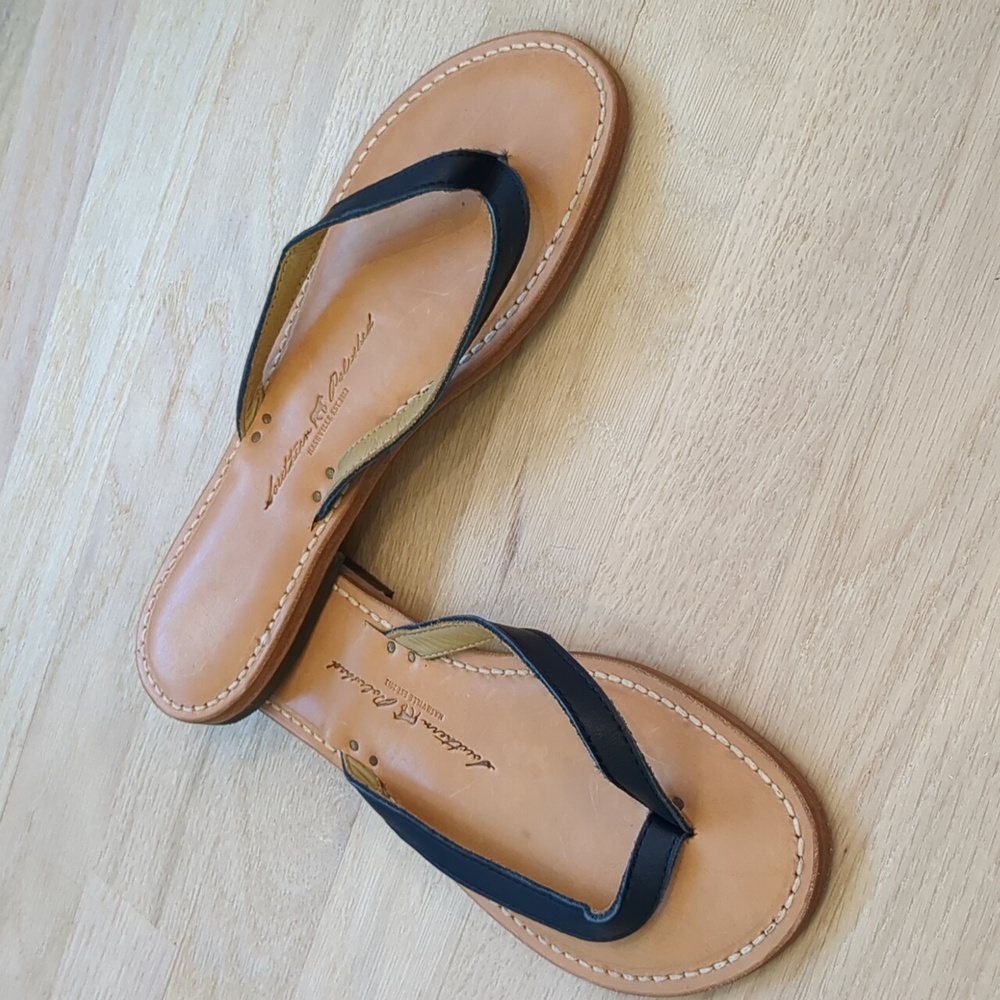 Southern Polished handmade leather flip flop sandals size 9, black and tan
